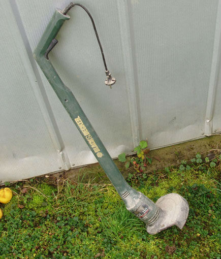 Coupe bordure 24cm